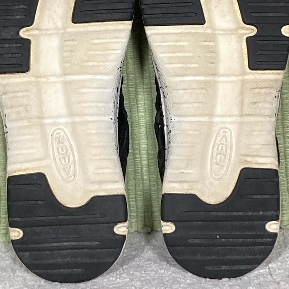 KEEN Youth Uneek Paracord String Black/White Athletic Running Shoes SZ US 4Y W6 - Picture 10 of 11